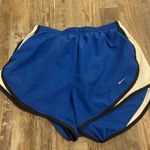NIKE ATHLETIC SHORTS